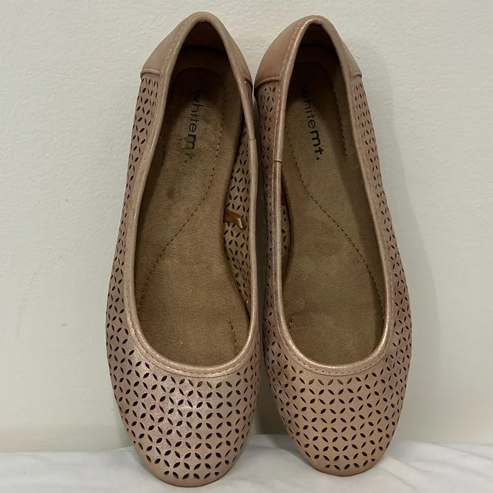 White mountain rose gold cut out detail flat in size 9